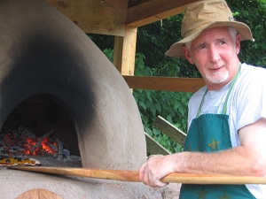 Ovenista Peter Dicken serving pizza at The Watermill